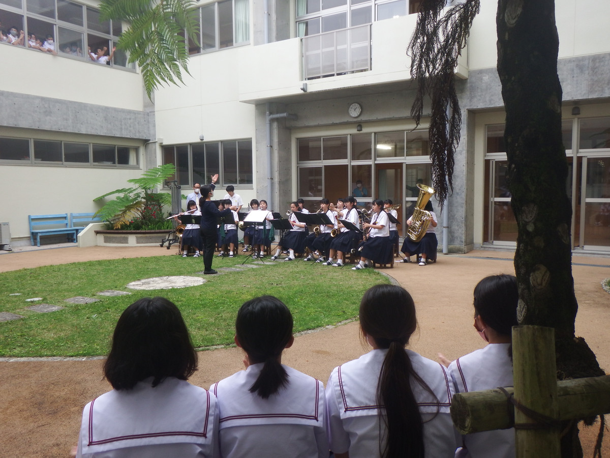 徳之島町立亀津中学校ブログ 昼休みのコンサート